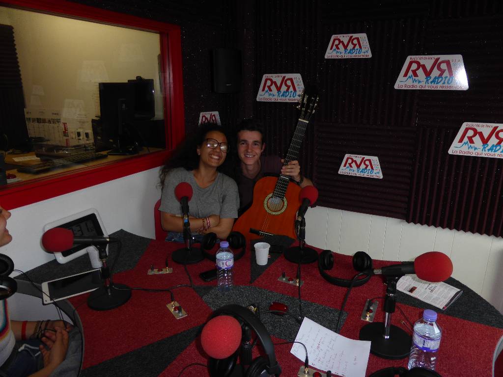 Laurina, prix RVR du 3ème radio-crochet de Commelle Vernay en direct dans l'émission Roanne Pop