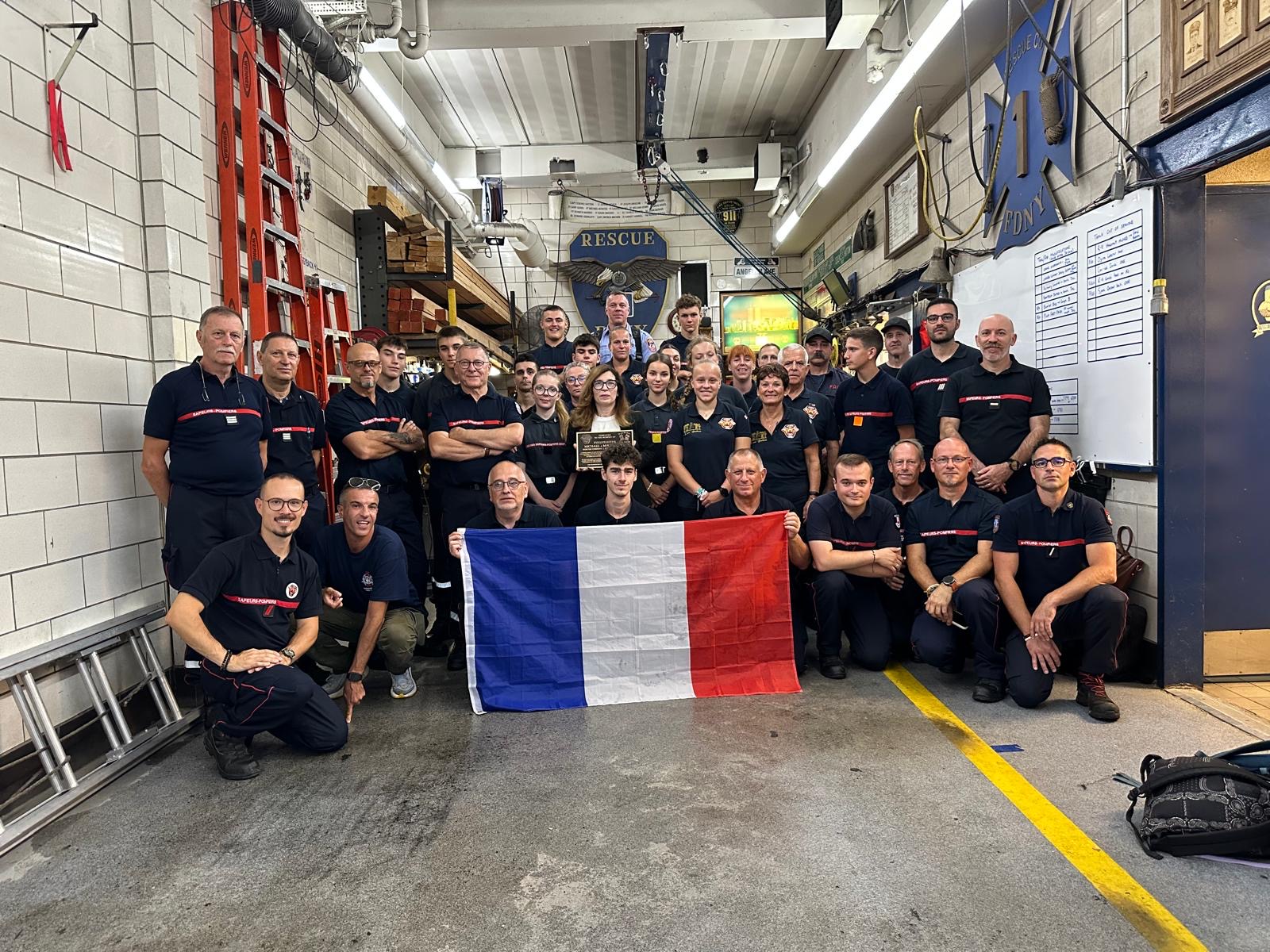 Le groupe de pompiers français à la Rescue 1