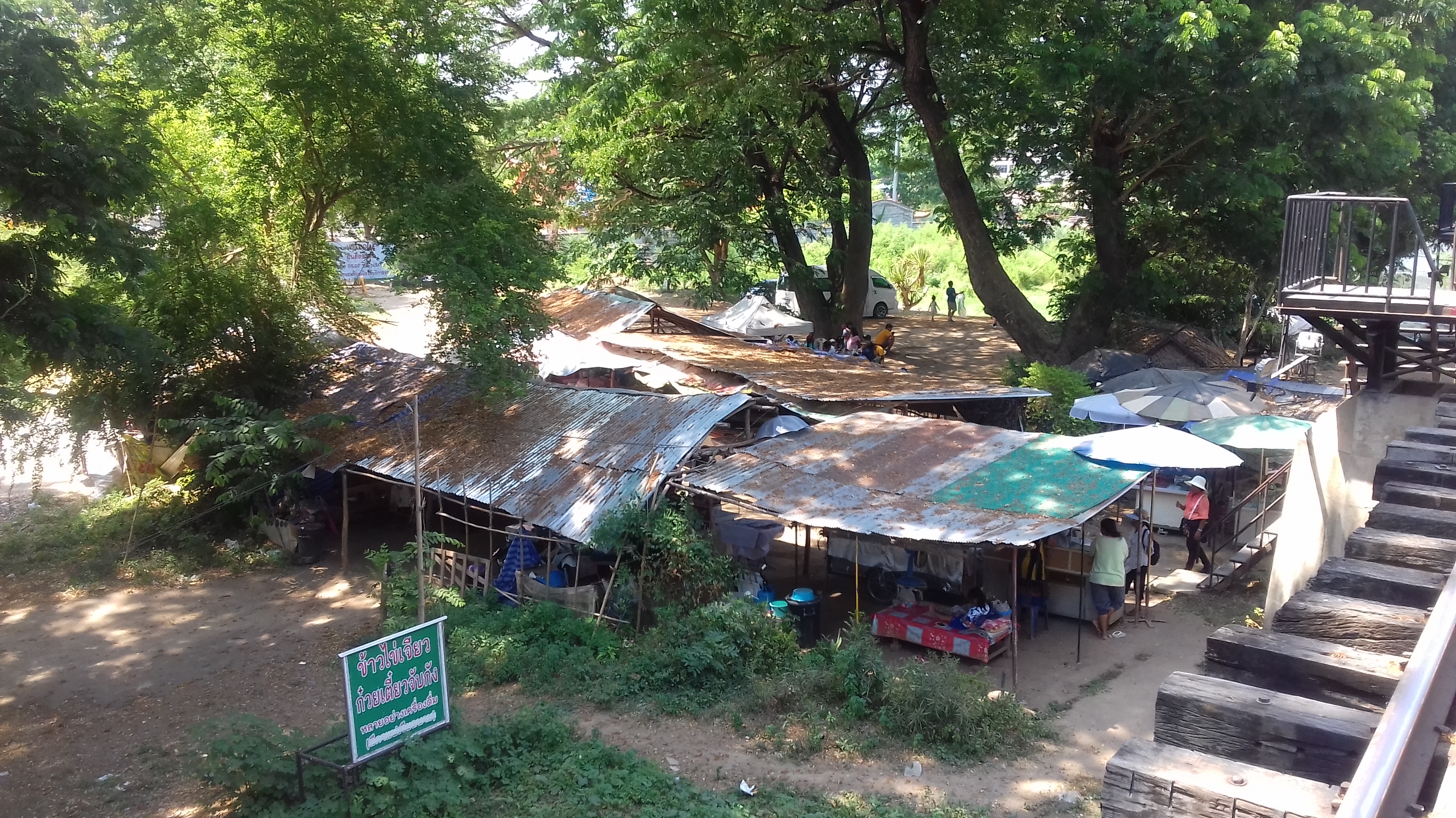 La rivière Kwaï : toits