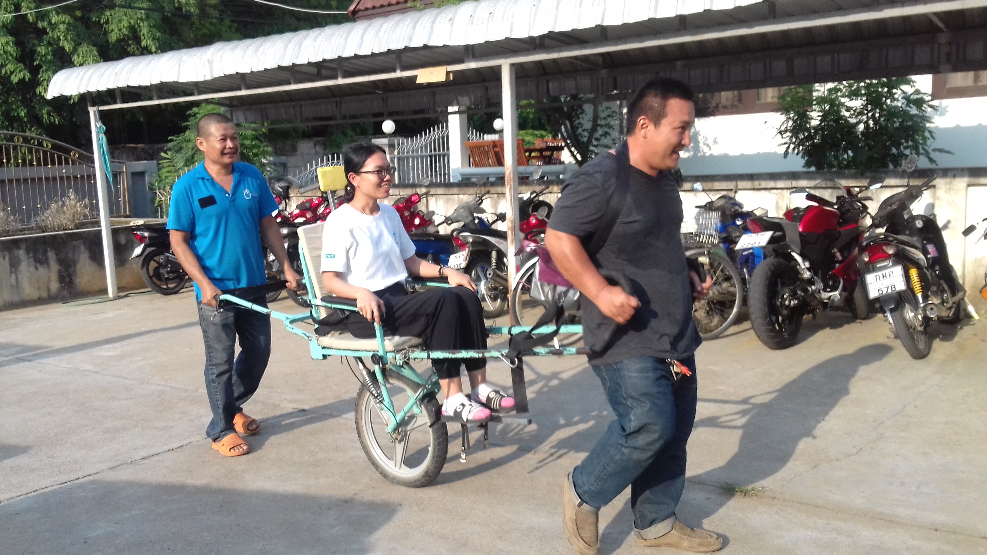Essaie de joëllette avec Mae Sot de Handicap Inclusion