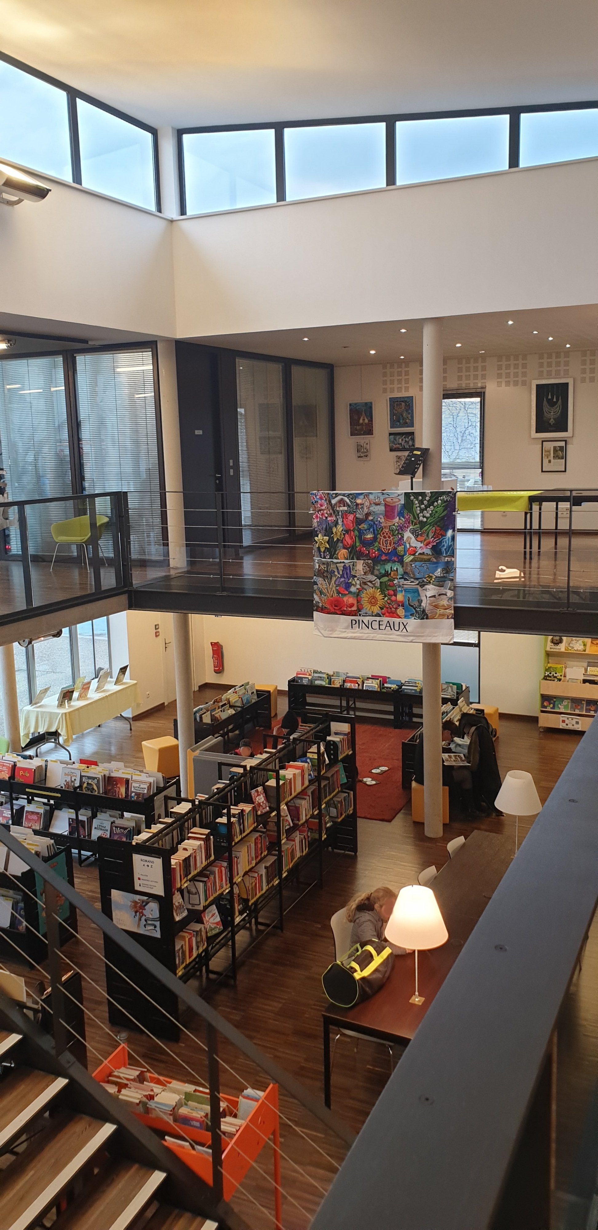 Des bannières installées pour l'occasion