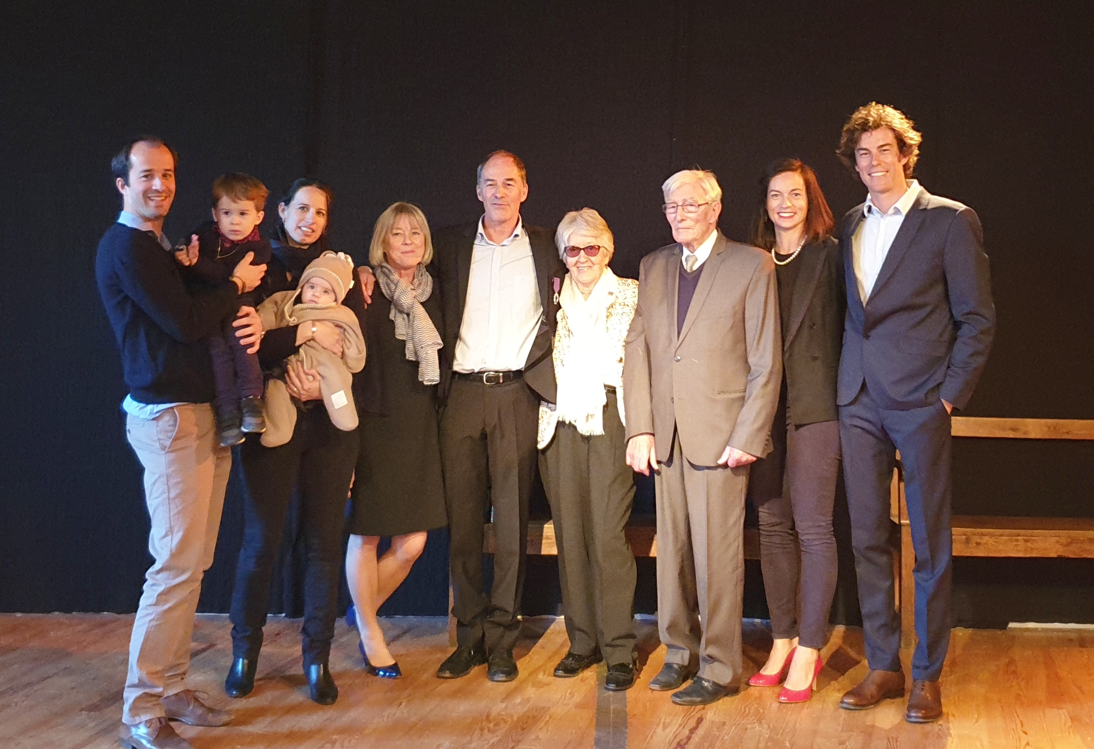 Autour de Frédéric Noyelle : son épouse Marylène, ses parents, ses fils Jullian et Maxence, ses belles-filles Marie-Laure et Lise et ses petits-fils Martin et Baptiste