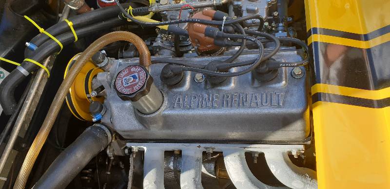 Un moteur de 150 cv à 6000 tours, avec lequel on peut atteindre 210km/h (sur circuit évidemment)