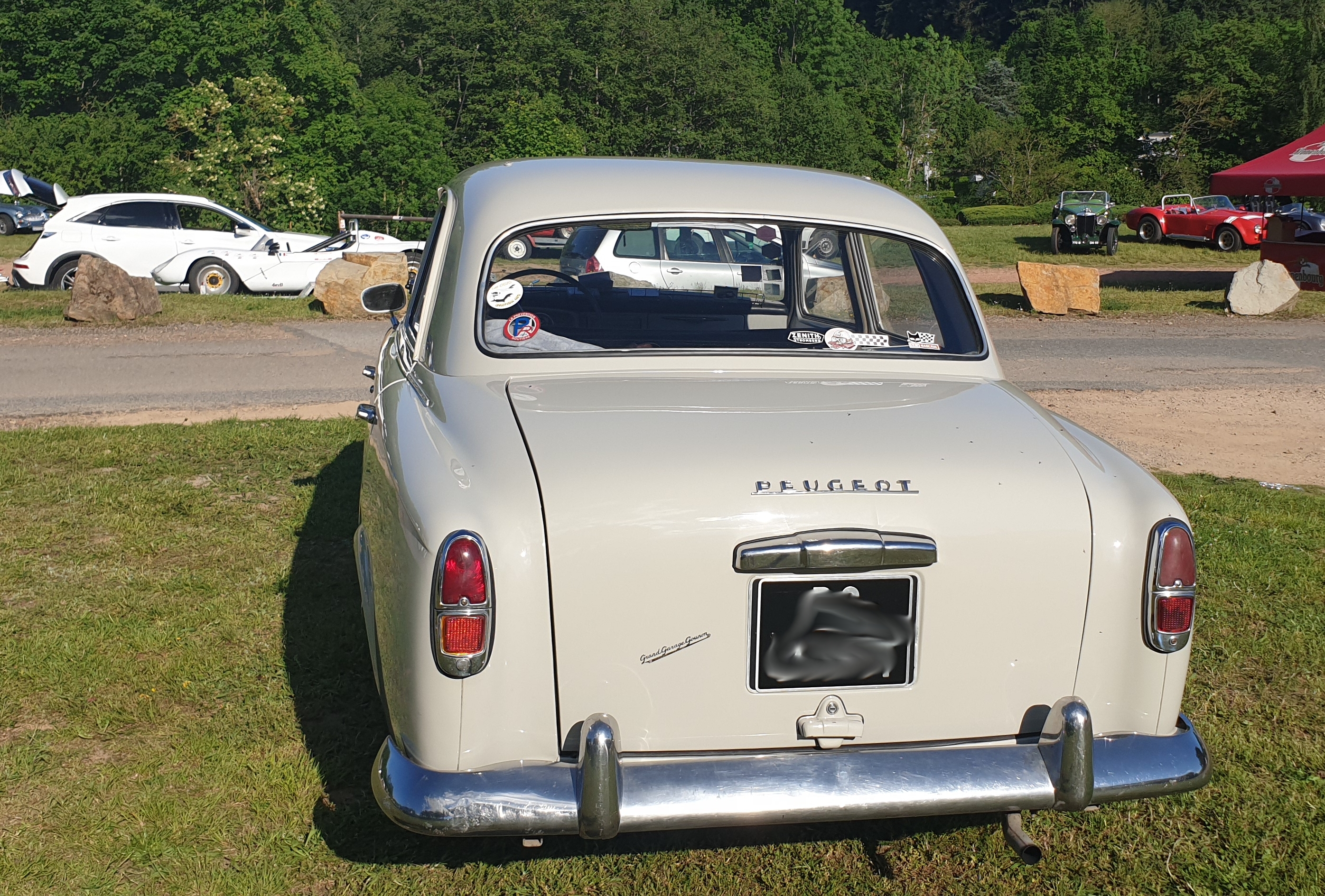 Peugeot 403, comme celle de Columbo... mais en meilleur état !