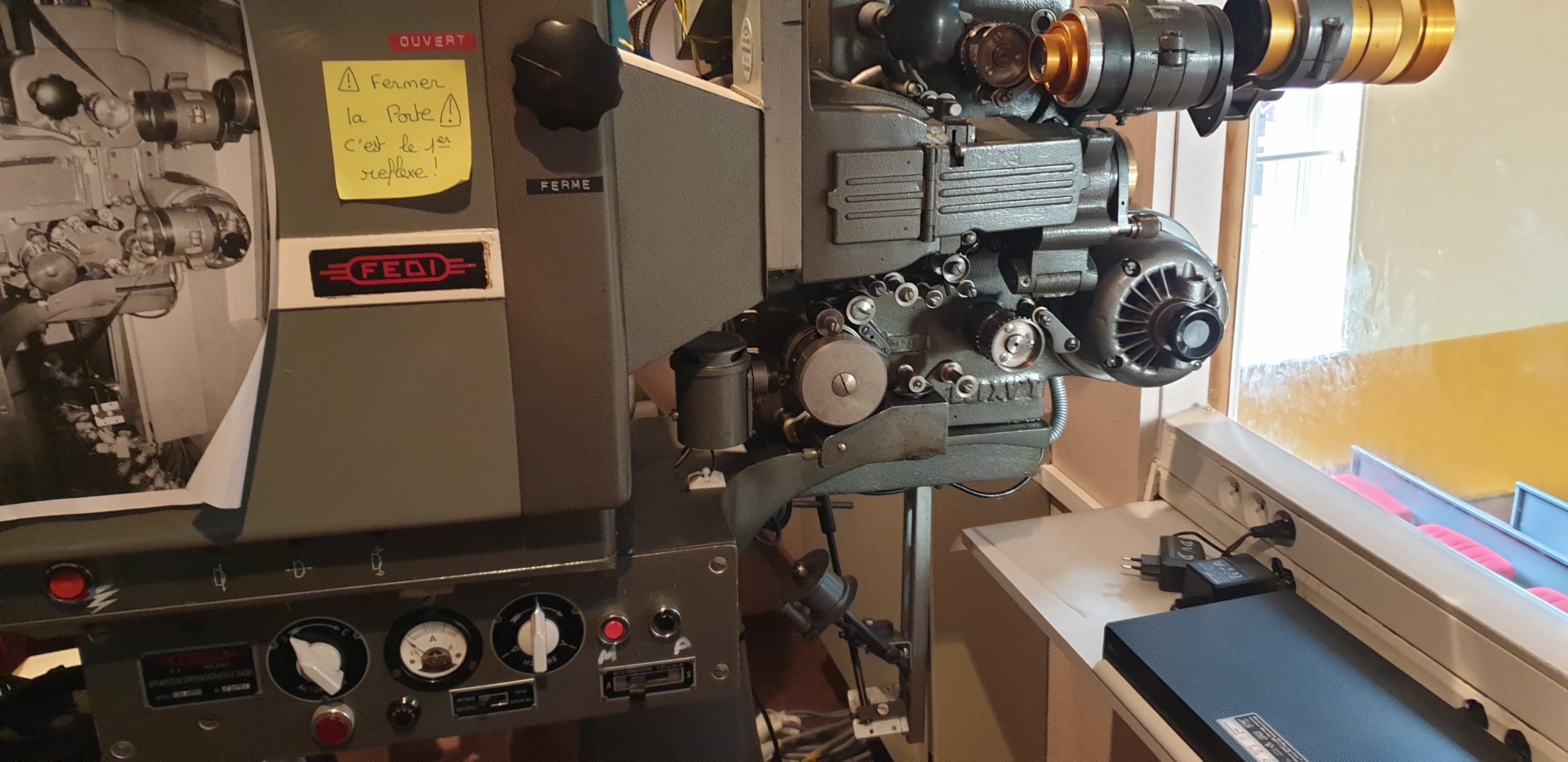L'ancien matériel côtoie le nouveau lecteur DVD