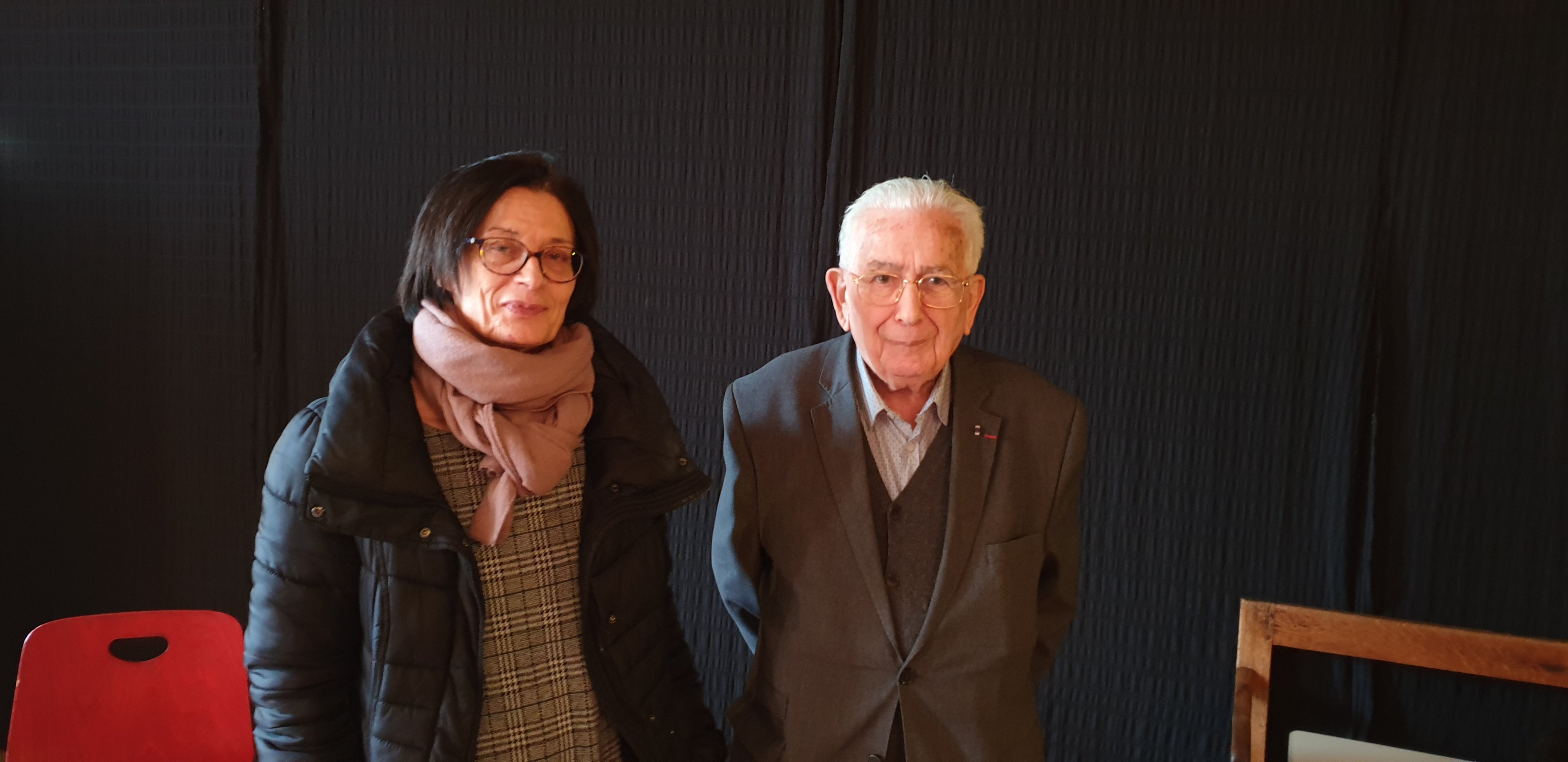 Claude BLOCH avec Christine LAMBERT, Professeure d’Histoire-Géographie Claude BLOCH avec Christine LAMBERT, Professeure d’Histoire-Géographie