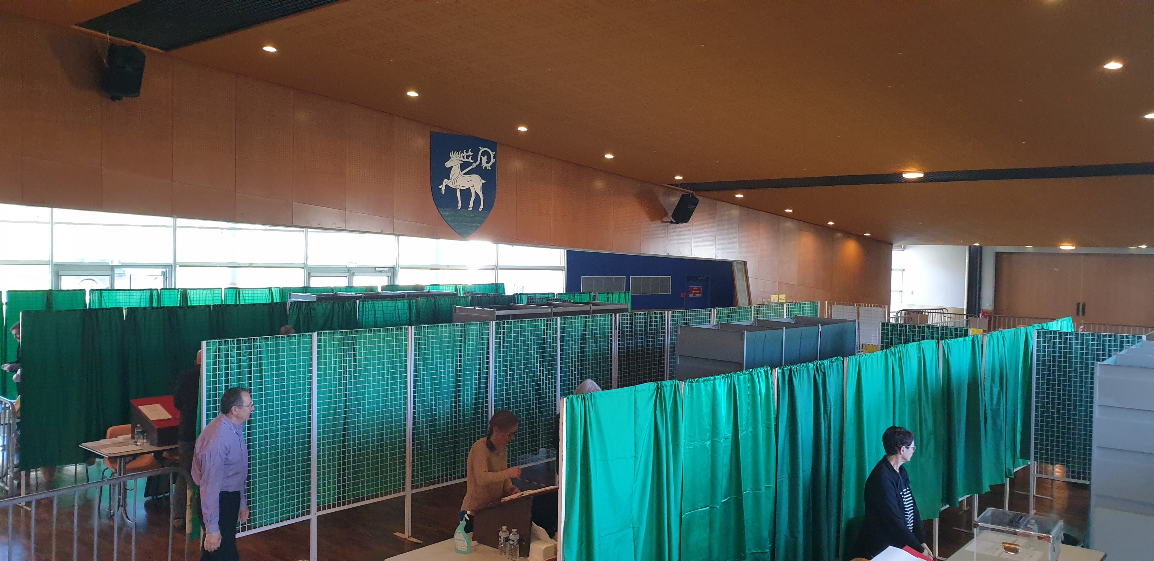 Bureau de vote d’Amplepuis, ce dimanche midi Bureau de vote d’Amplepuis, ce dimanche midi