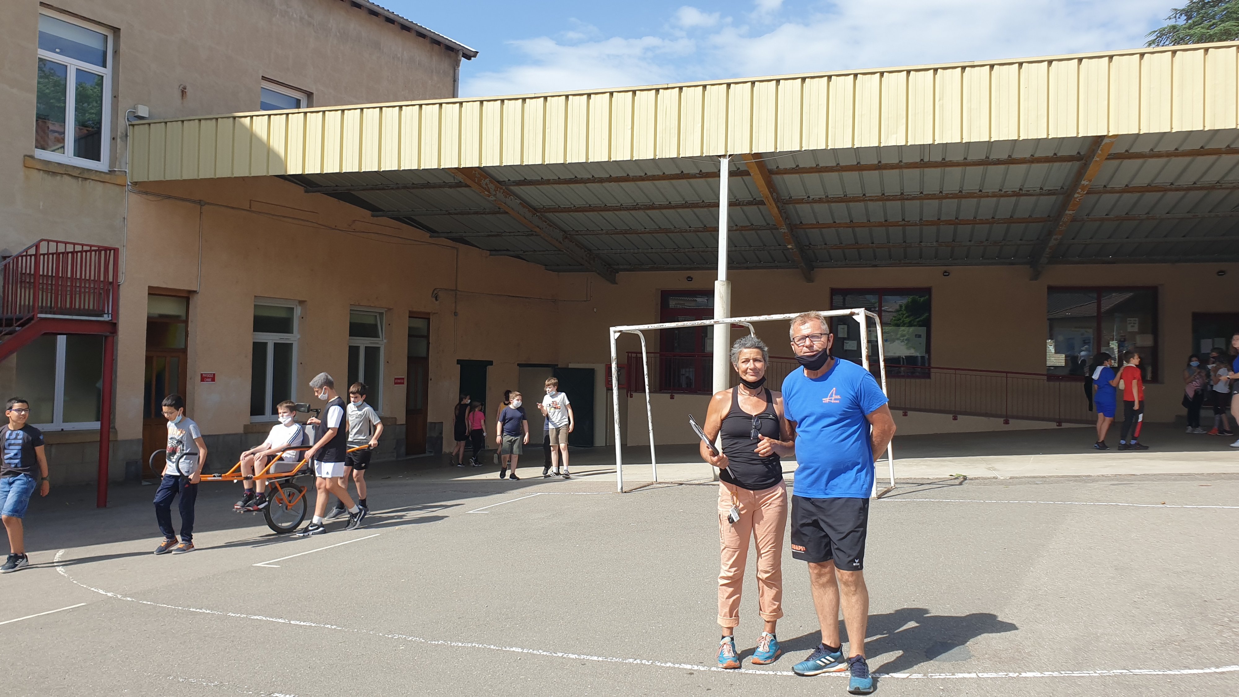 Nelly Cardenas, Professeure d’EPS et co-organisatrice et José Cardenas Responsable sportif d’ASUR Nelly Cardenas, Professeure d’EPS et co-organisatrice et José Cardenas Responsable sportif d’ASUR