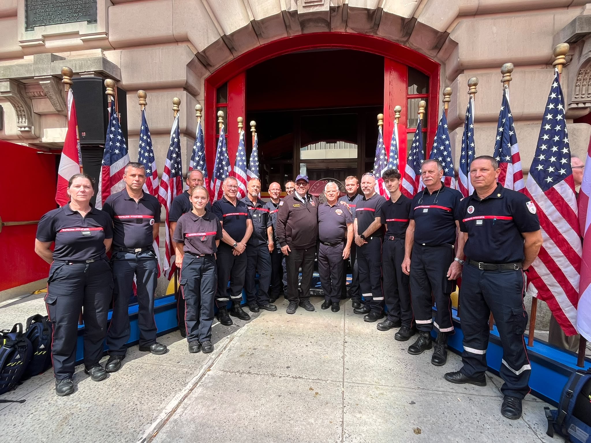 Au musée des pompiers de NY, des pompiers français de toute la France