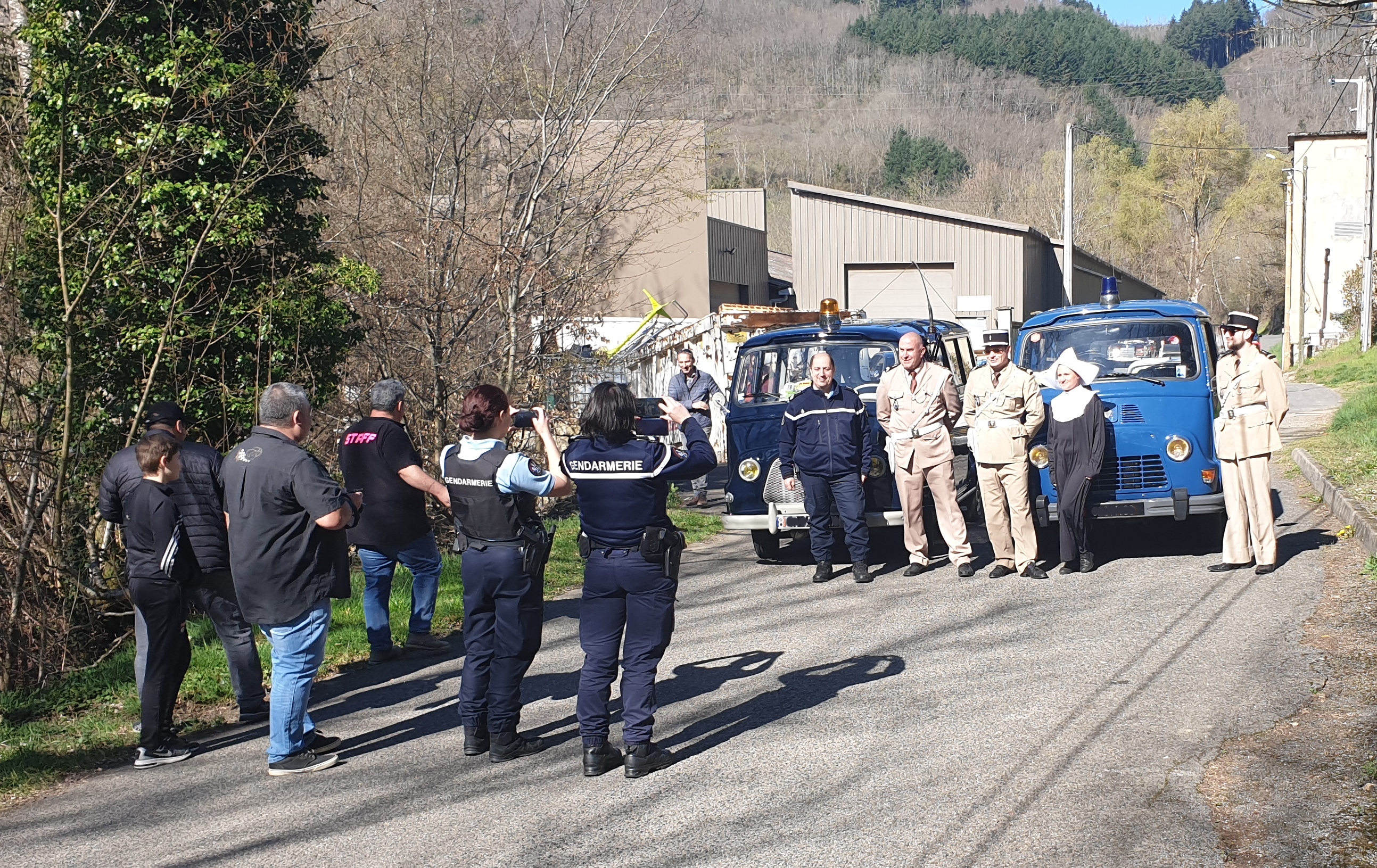 De vrais gendarmes face aux faux de St-Tropez
