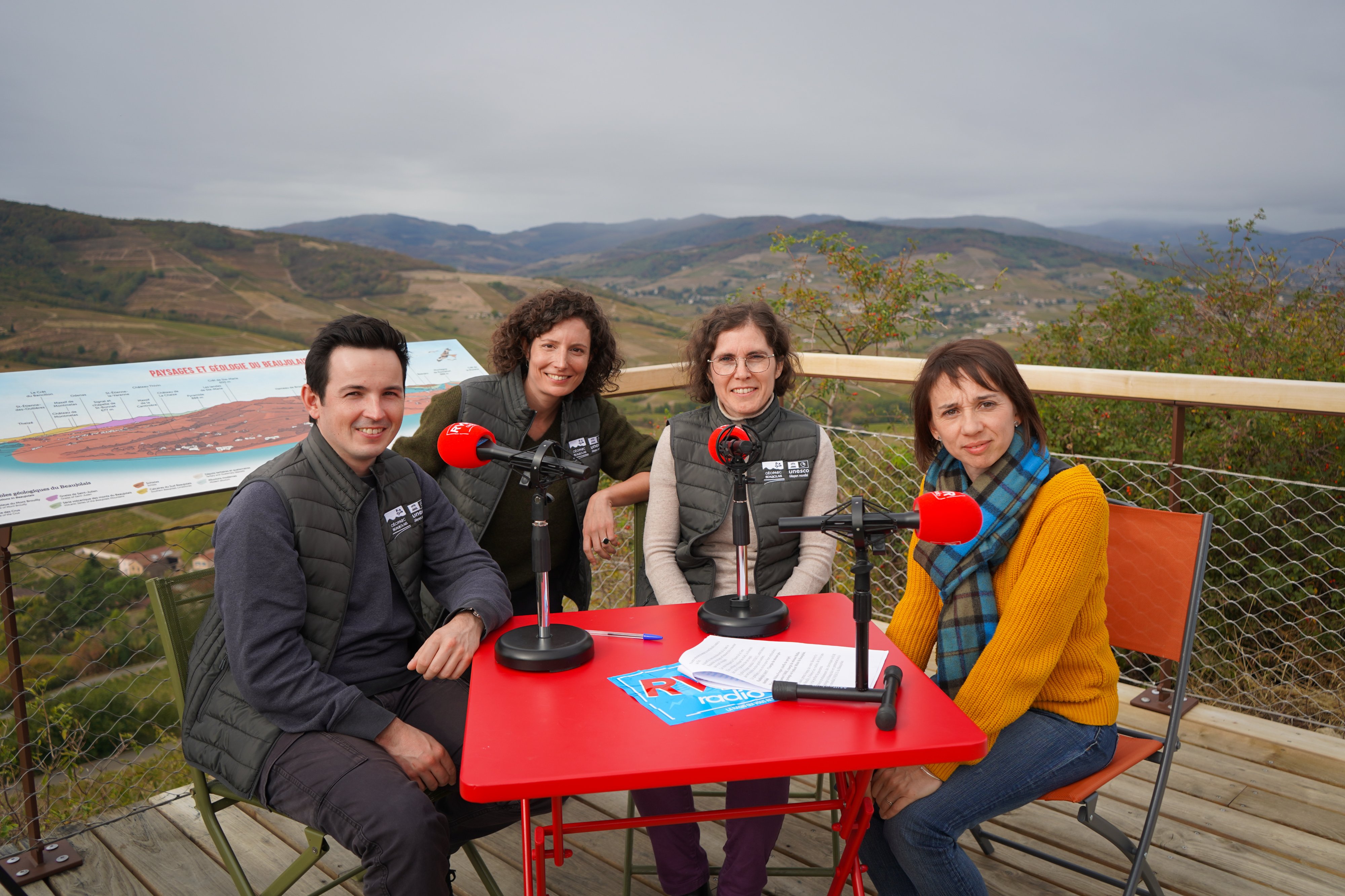 Table ronde depuis le sommet du Mont Brouilly sur la géologie du Beaujolais