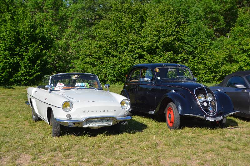 Renault Caravelle et Peugeot 202
