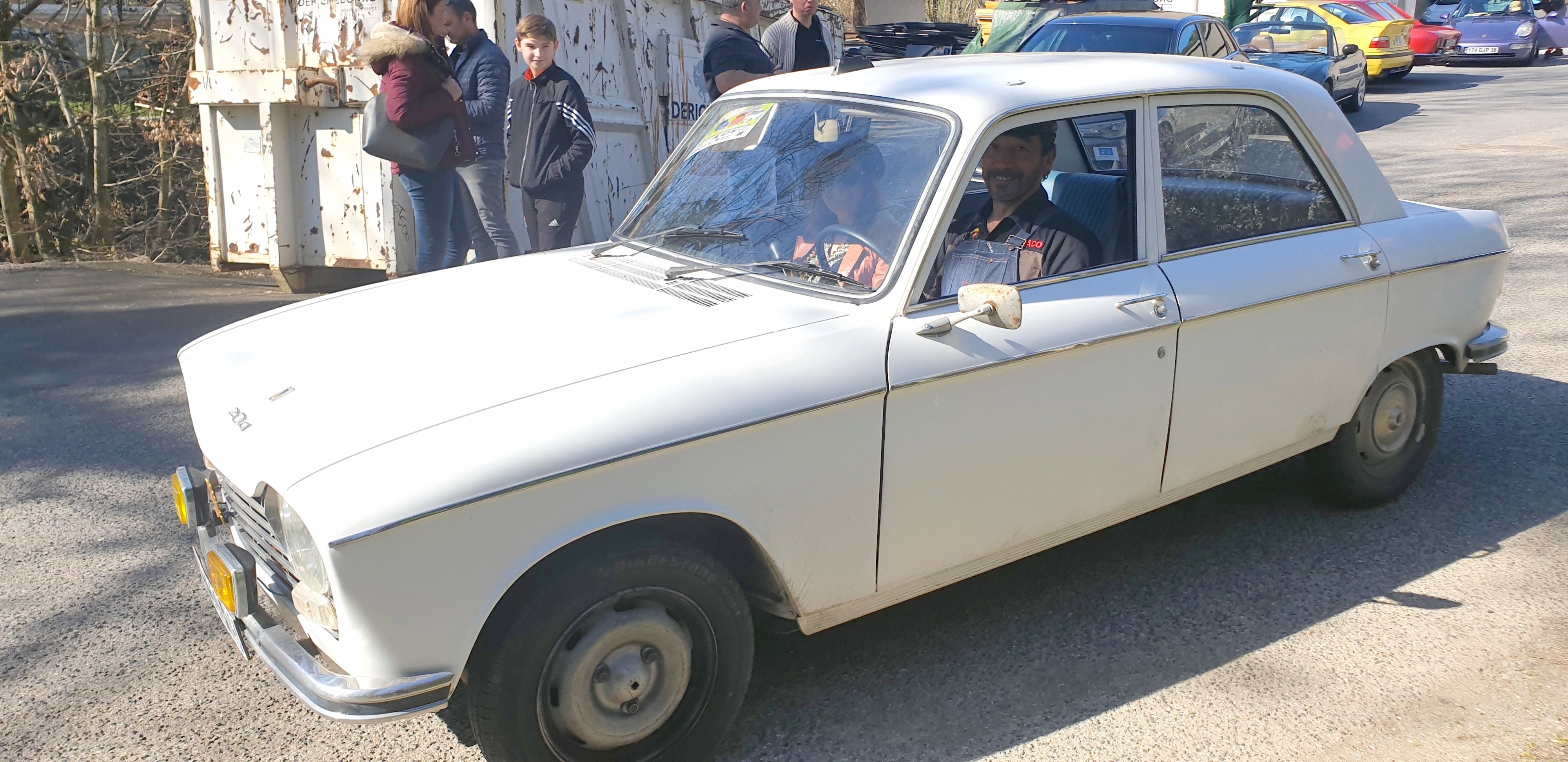 Guy alias Bloodi et Cathy Peugeot 204 1973