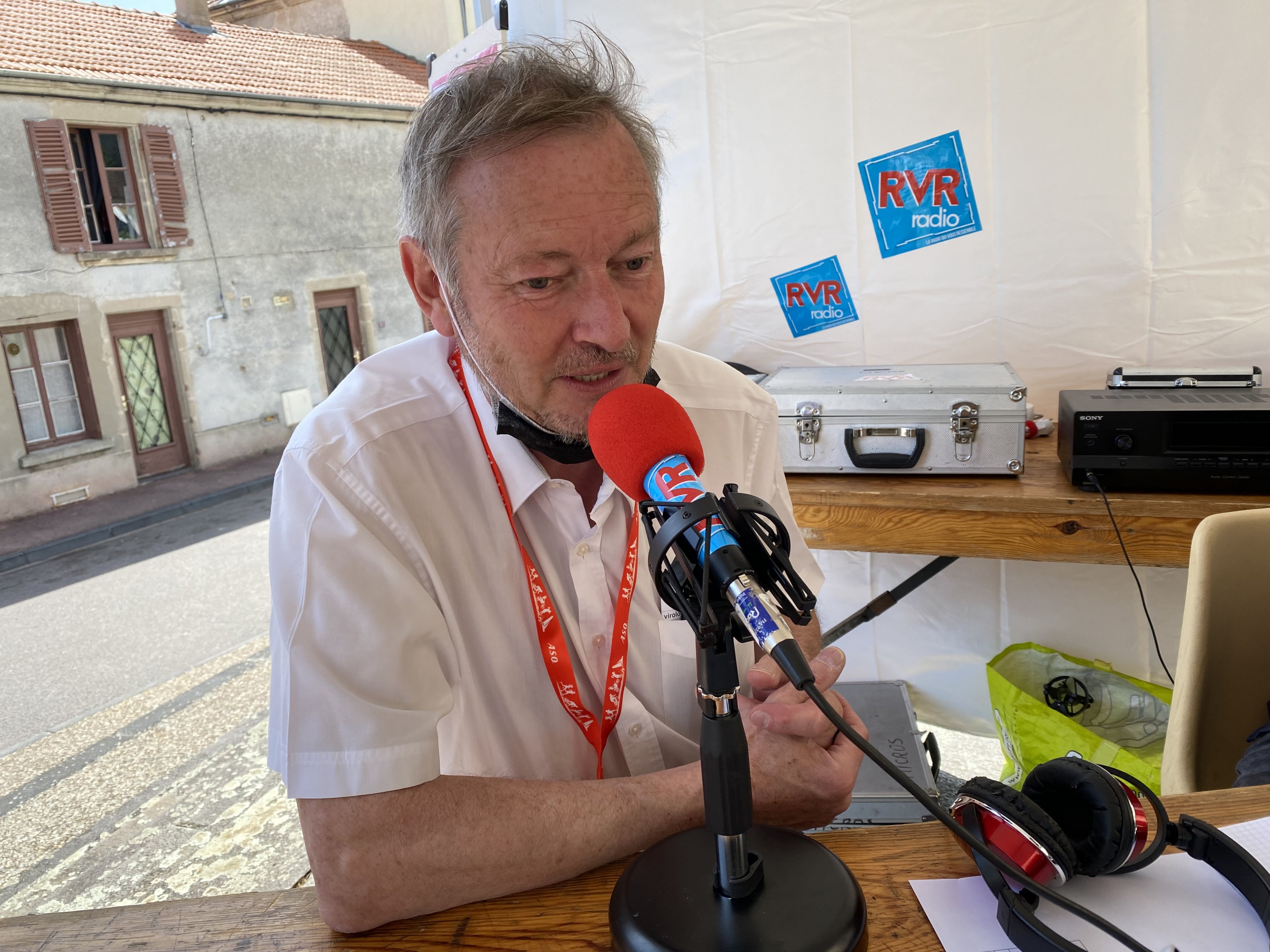 Gilles Goutaudier, maire de Saint-Haon-le-Vieux et conseiller communautaire de Roannais Agglo délégue au sport de haut niveau, avant la course Gilles Goutaudier, maire de Saint-Haon-le-Vieux et conseiller communautaire de Roannais Agglo délégue au sport de haut niveau, avant la course
