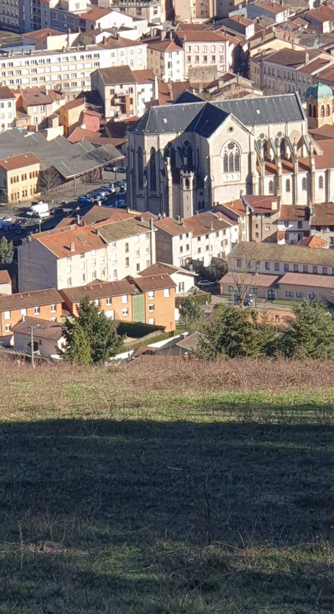 Cani-rando dans les environs de Tarare : l’Église Saint-André, construite en deux fois Cani-rando dans les environs de Tarare : l’Église Saint-André, construite en deux fois