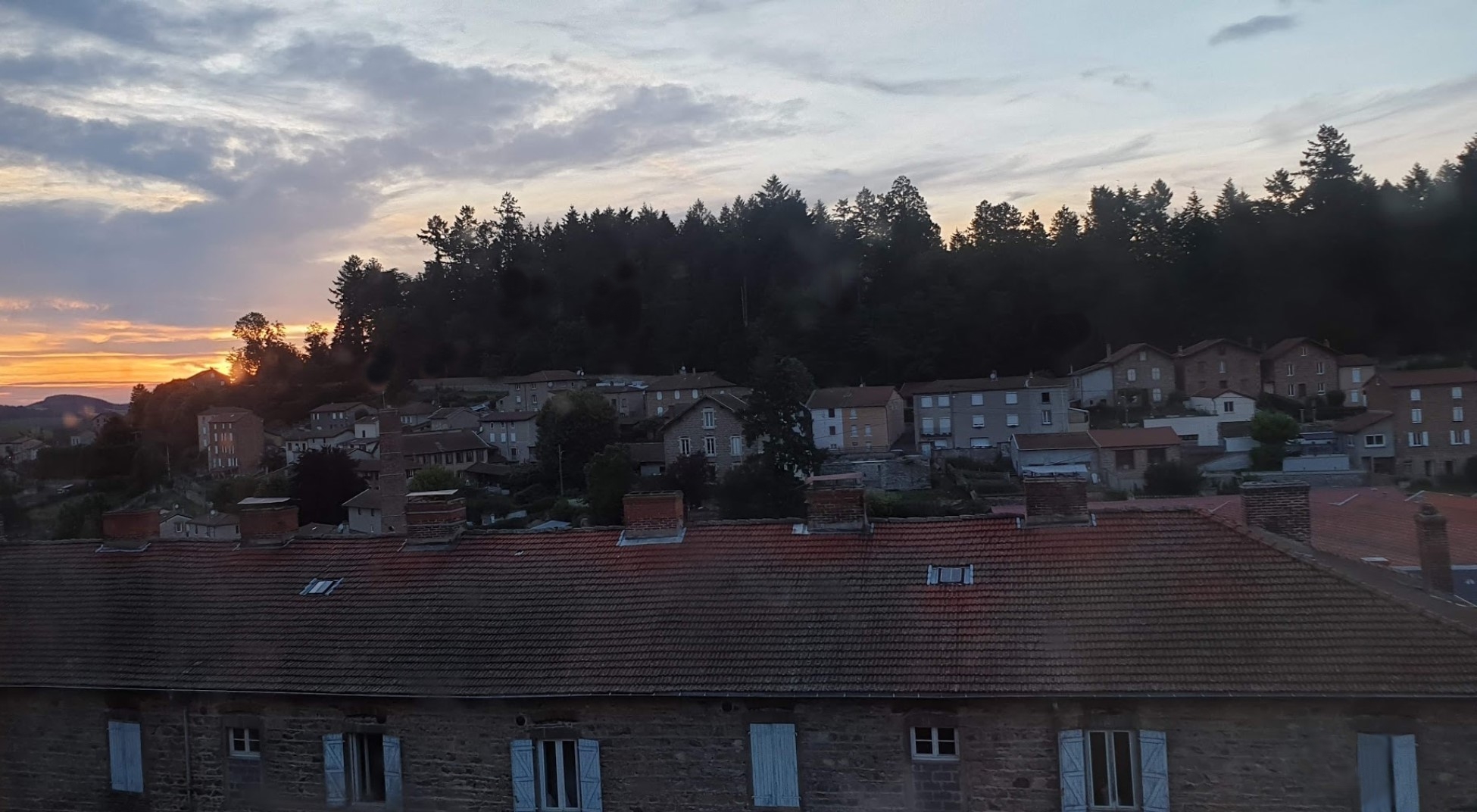 Le Clos du Crêt : sur la colline Le Clos du Crêt : sur la colline